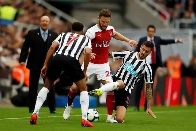 周琦20+12广东险胜首钢 曾凡博18分沃特斯27分