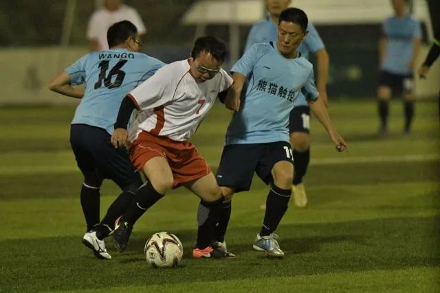 英超最佳阵：萨拉赫领衔，帕尔默&加克波在列